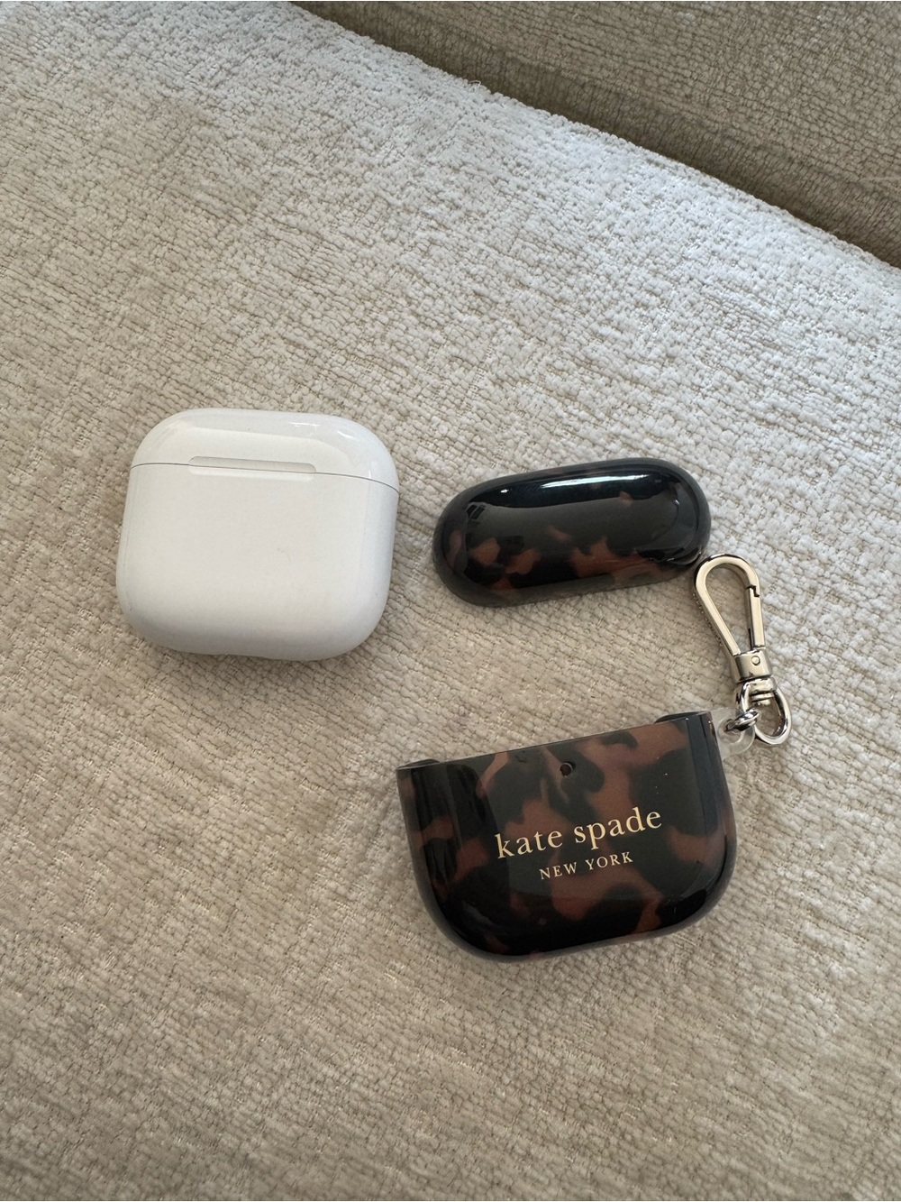 AirPods 4 along with kate spade Tortoiseshell AirPods Case Cover - Brown/Black
